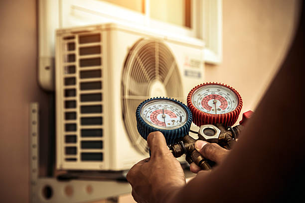 Professional Hvac technician working in Fredericksburg, IA